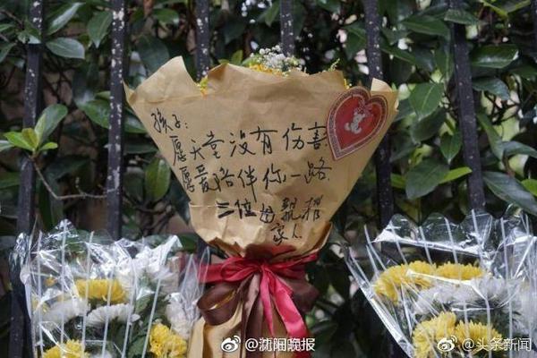 祝贺拉什福德转会巴萨，加纳乔遭曼联球迷怒批：你俩一起滚吧😡